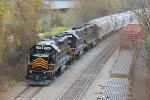 WW 2196 and 2197 bring a train into CSX Hagerstown yard